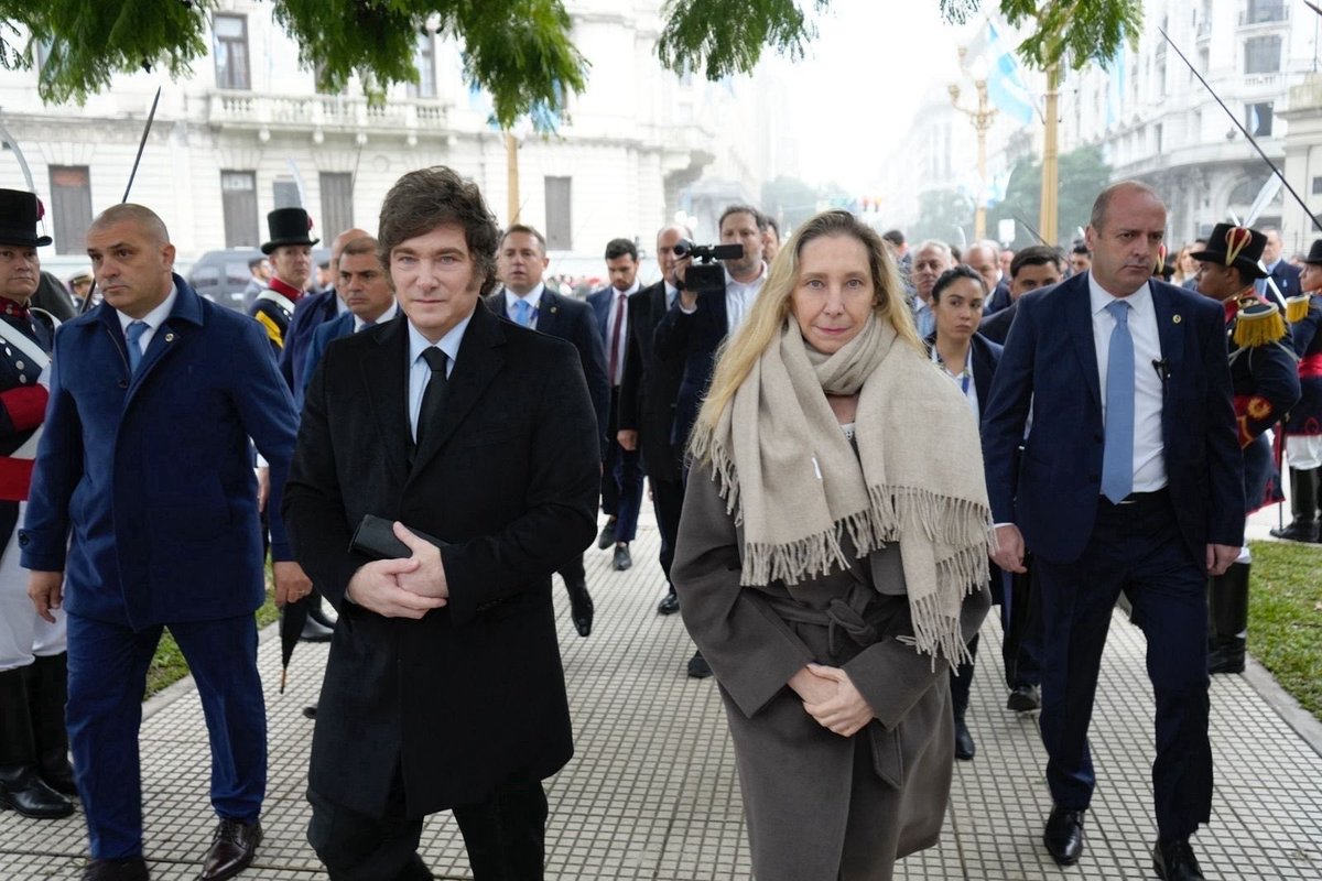 Santiago_Oria's tweet photo. ESTOS DOS SALVARON EL PAÍS https://t.co/o3InHHnCDT