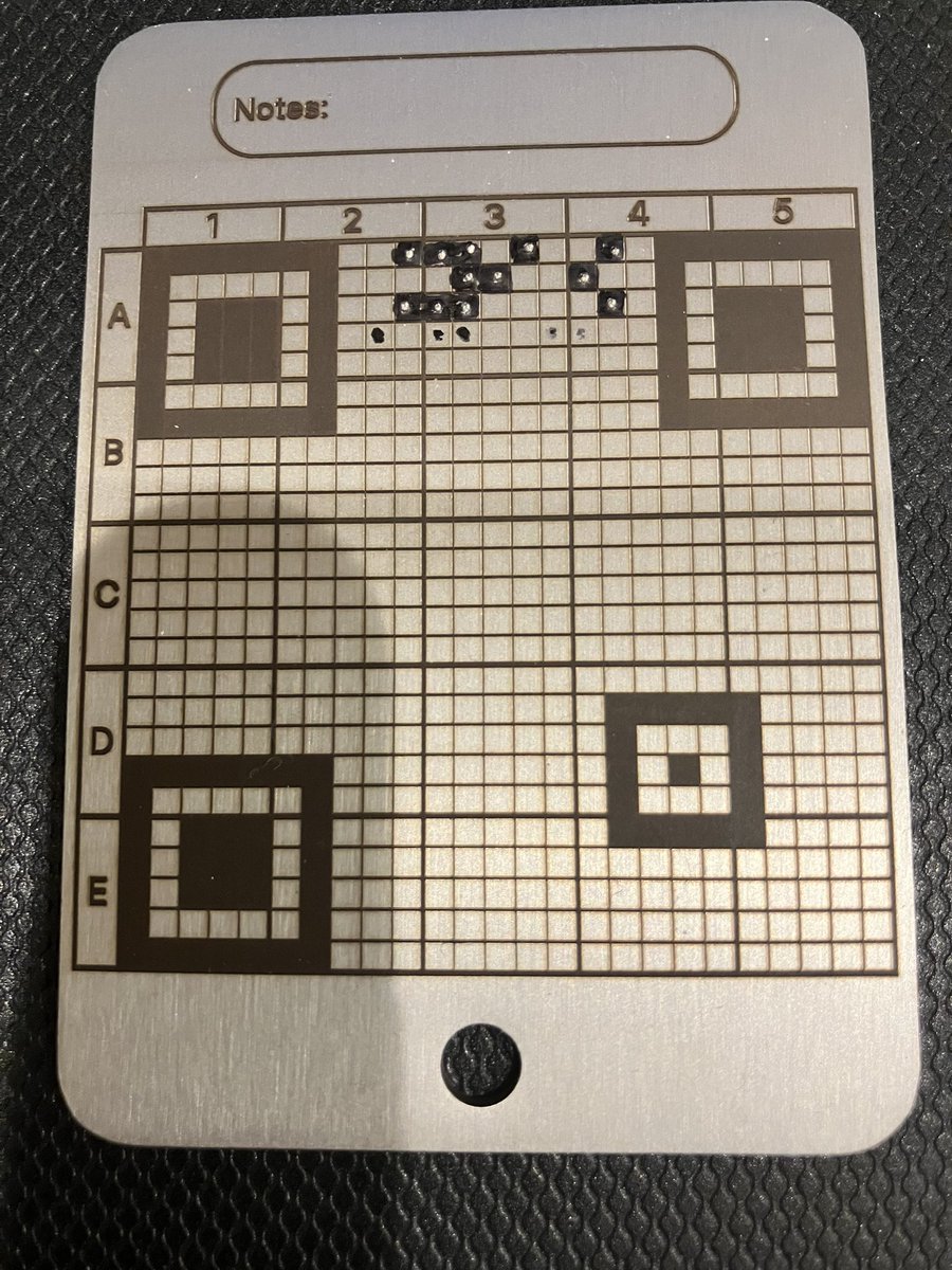 穴開けを失敗した鉄板。

日本でも鉄板を買えたら良いなぁ…😭

#BitKit
