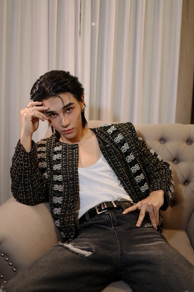 ฝากตัวรับใช้คนเชียง….ใหม่

#ChiangMaiMusicJourney6xJeffSatur
#ChiangMaiMusicJourney6
#JeffSatur
