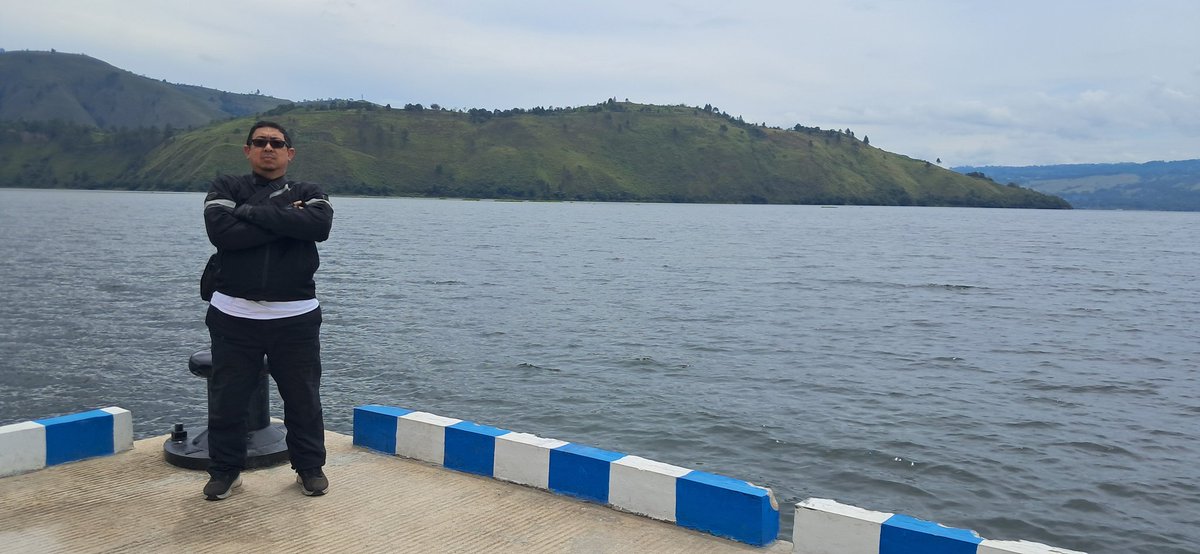 ardhany90's tweet photo. setelah bermalam di sidikalang dan sebelum kami menuntaskan perjalanan lintas sumatera km 0 sabang, mnuju kota medan, stang motor belok ke arah danau toba melalui route tele sibeabea https://t.co/9QRg0b0DXP