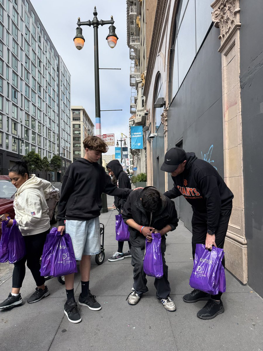 DebraGeorge's tweet photo. TENDERLOIN OUTREACH...San Francisco was powerful as God gave us the privlege of reaching precious friends in the area battling addiction. Thank you @thetinyprincess1 @isaacsstokes Thank  you friends and partners for loving these beautiful people with us. https://t.co/v6b1rGSz5B