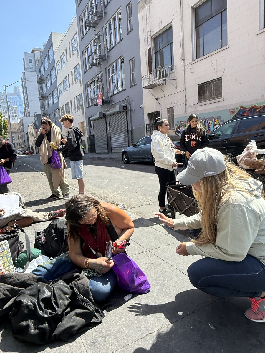 DebraGeorge's tweet photo. TENDERLOIN OUTREACH...San Francisco was powerful as God gave us the privlege of reaching precious friends in the area battling addiction. Thank you @thetinyprincess1 @isaacsstokes Thank  you friends and partners for loving these beautiful people with us. https://t.co/v6b1rGSz5B