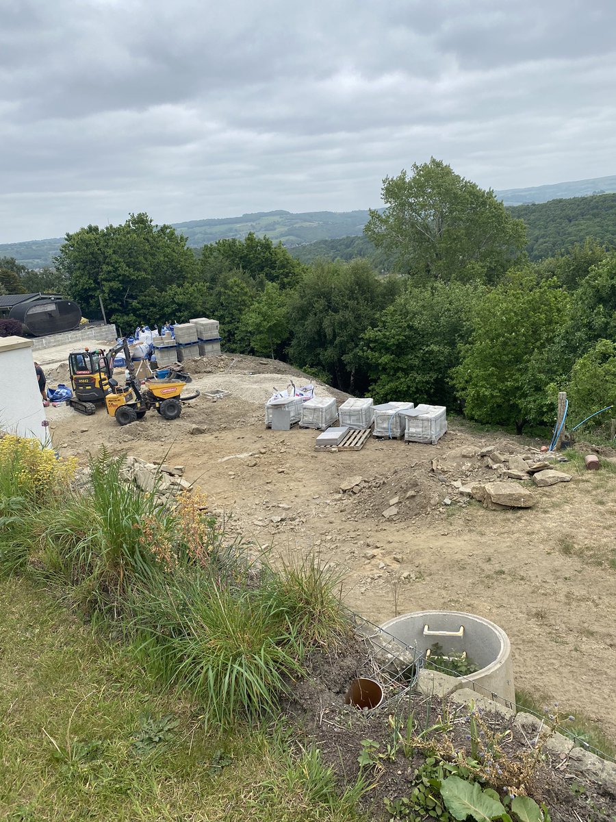 tom_moutray's tweet photo. @Airbnb @AirbnbHelp when did it become acceptable for hosts to hide construction work in the listing on there property and Airbnb then refuse to refund? even after leaving within 30 minutes of arrival https://t.co/VY4UjDouIv