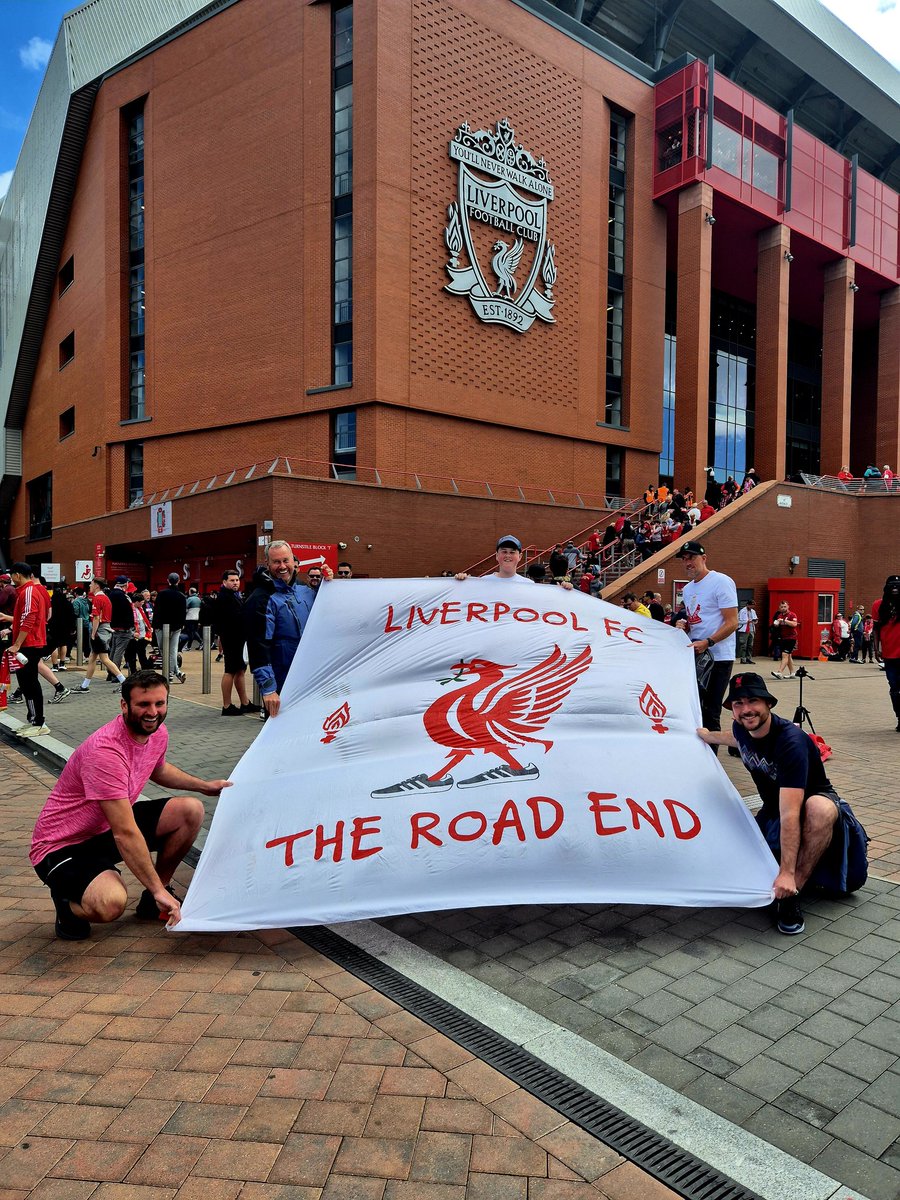 AdamCavanagh92's tweet photo. These are the days my friend 🏆🔴 https://t.co/vqS4RUa4JB