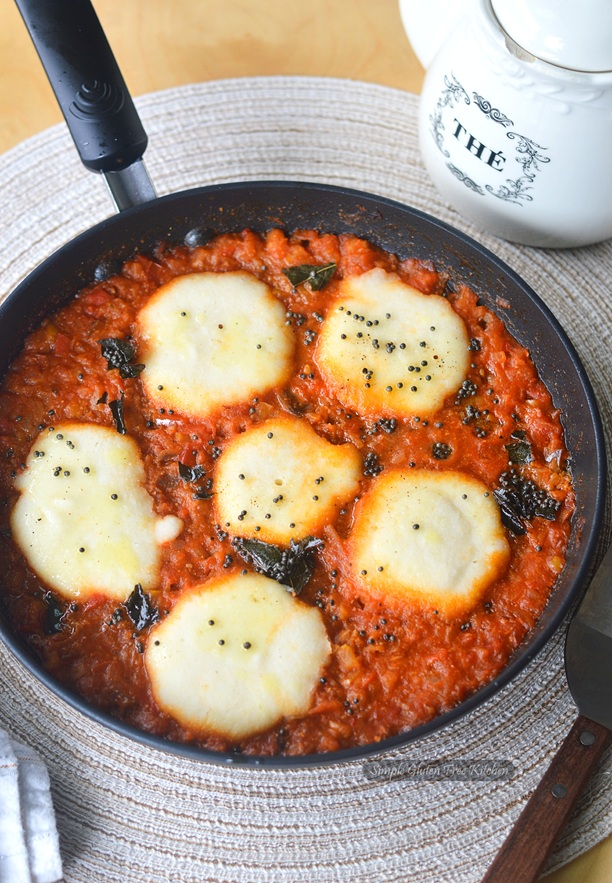 A vibrant South Indian twist on the classic North African and Middle Eastern dish, shakshuka. This version swaps eggs for idli batter, creating soft pillows in a rich, tangy tomato sauce infused with harissa.
simpleglutenfreekitchen.com/2025/05/vegan-…