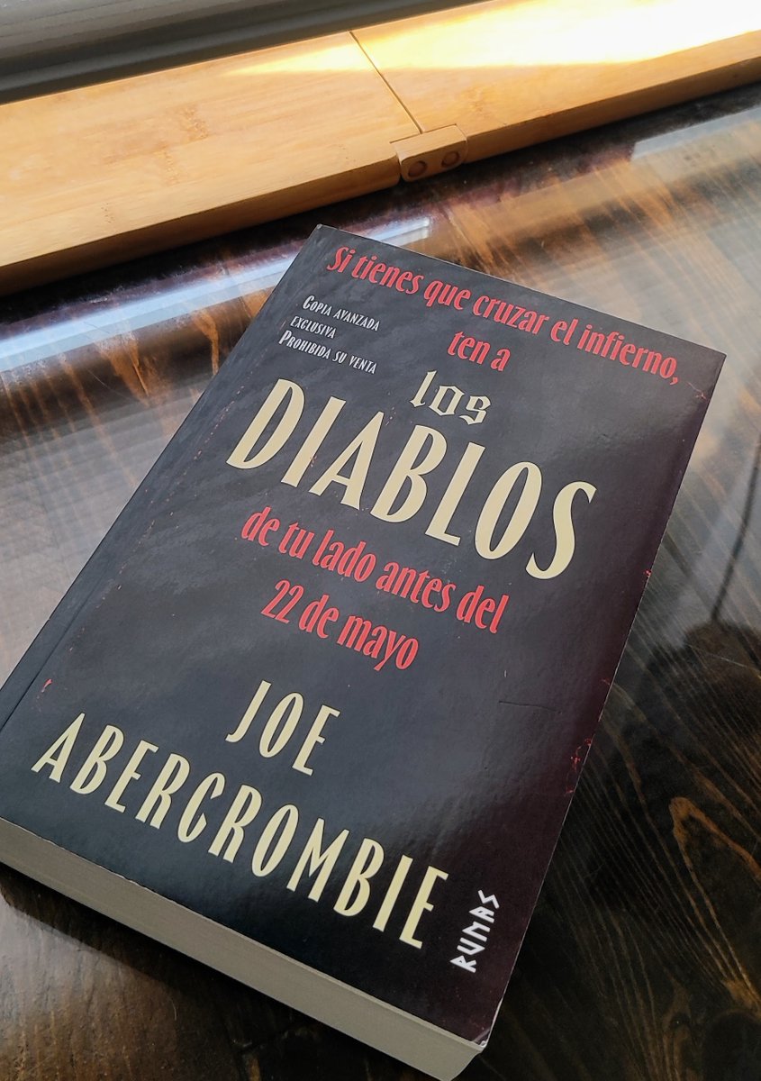 «Los Diablos», de Joe Abercrombie. 
➡️ Consíguelo en amzn.to/3ZxcLXi ⬅️

Si bien no se trata de un libro de historia o novela histórica, hay autores a los que no podemos resistirnos.  <a href="/LordGrimdark/">Joe Abercrombie</a> abandona las conocidas calles del Círculo del Mundo para adentrarse en un