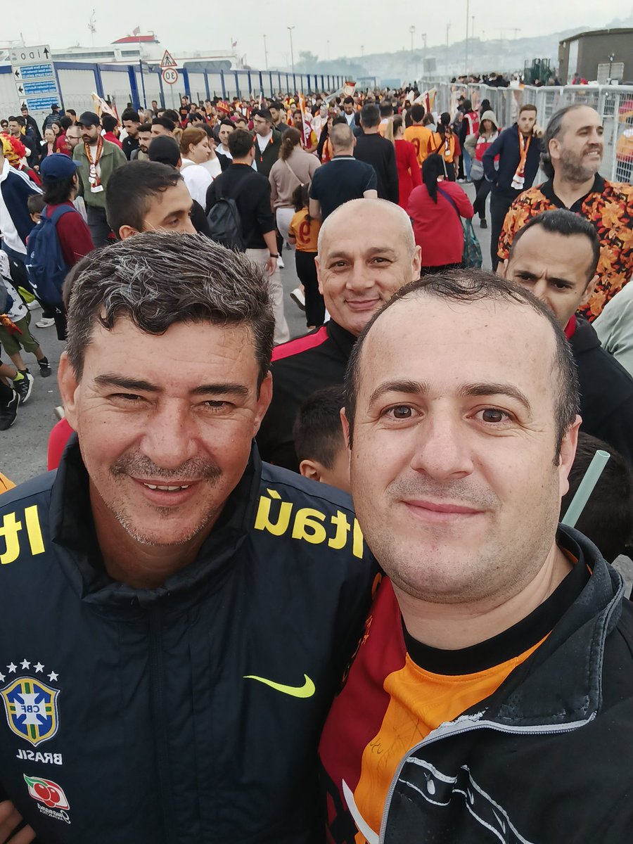 Capone Yenikapı alnında şampiyonu bekliyor 😉💛❤️🦁