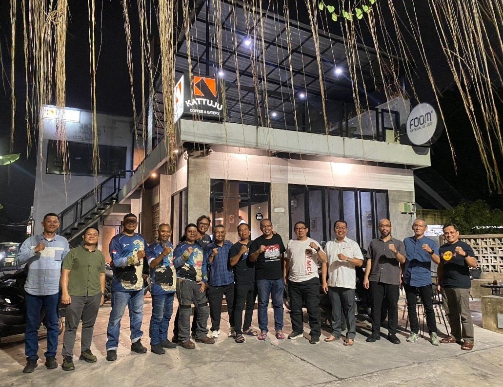 ardhany90's tweet photo. dan alhamdulillah, puji syukur kami haturkan atas ijin Mu ya Allah, 
perjalanan ini aman, lancar dan selamat sampai kami tiba di kota Medan,
menempuh jarak 248km, melalui simpang merek, kabanjahe, dan berastagi
dan disambut kawan2 sumut1 yg luarbiasa https://t.co/IDrLzygUsu