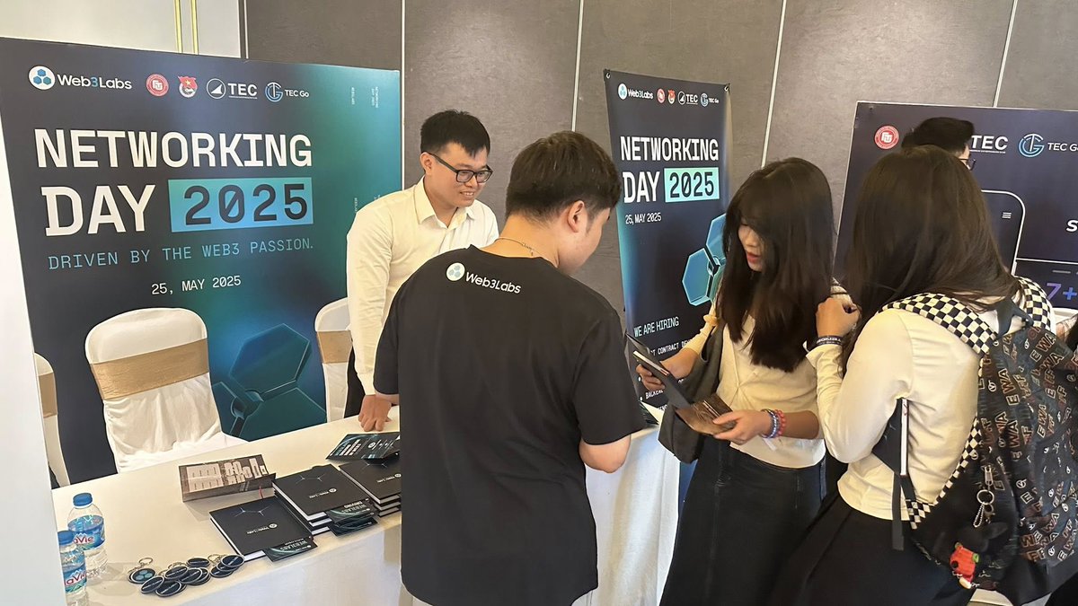 Web3lab_DAO's tweet image. Today, a meaningful Sunday morning at Xpedition Junction: Where Minds Intertwined
Over 100 young people came together at Dolce by Wyndham Hanoi Golden Lake to connect, learn, and explore the world of #Fintech and #Blockchain.
Web3Labs was happy to be part of the event – sharing…