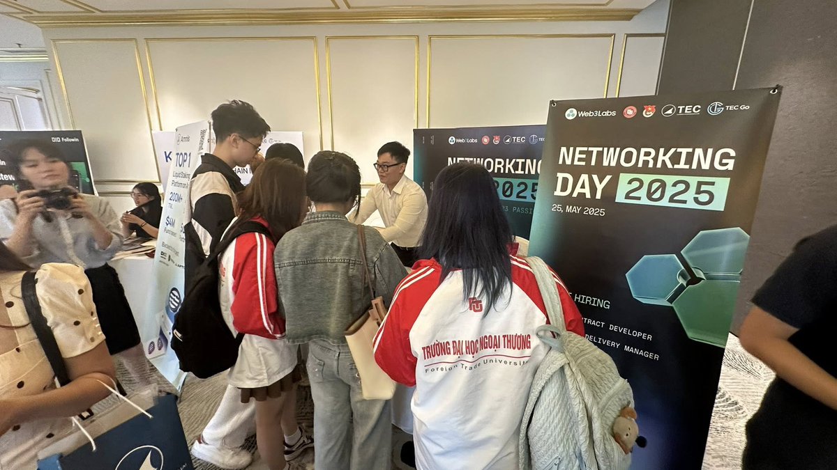 Web3lab_DAO's tweet image. Today, a meaningful Sunday morning at Xpedition Junction: Where Minds Intertwined
Over 100 young people came together at Dolce by Wyndham Hanoi Golden Lake to connect, learn, and explore the world of #Fintech and #Blockchain.
Web3Labs was happy to be part of the event – sharing…