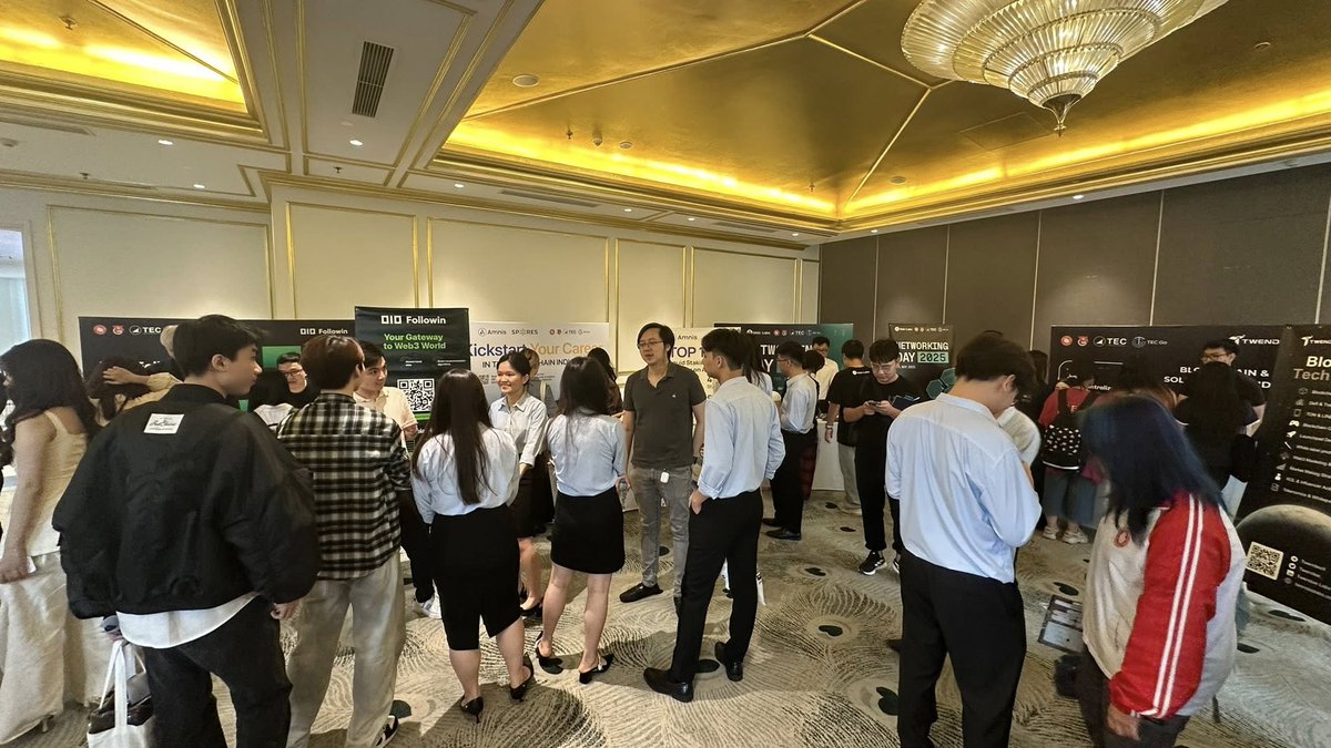 Web3lab_DAO's tweet image. Today, a meaningful Sunday morning at Xpedition Junction: Where Minds Intertwined
Over 100 young people came together at Dolce by Wyndham Hanoi Golden Lake to connect, learn, and explore the world of #Fintech and #Blockchain.
Web3Labs was happy to be part of the event – sharing…