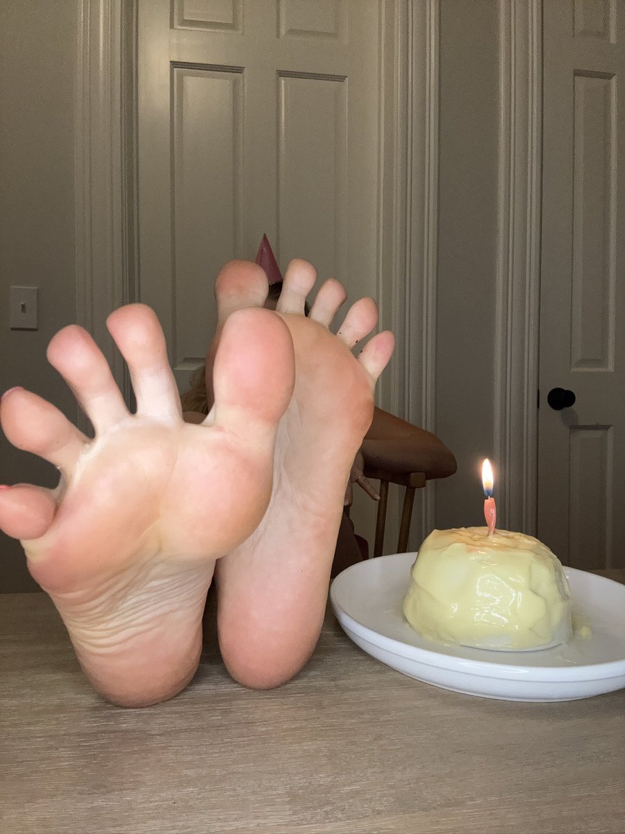 It was my birthday on Friday!!! I’ve been enjoying the weekend offline, but back today! To celebrate, I’m sending an exclusive photo set to anyone who cash apps me a $20 birthday gift today 🎉 💕🥰 cash.app/$AliceOlsson