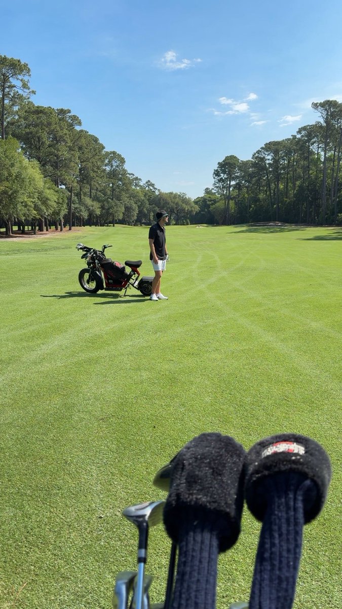 Course worker: “But sir, don’t you want a score card to keep track of your score? “

Me: “Negative. Now where can I find that bucket of beer for under $20?”

#whothinkyoufoolin
#Caledonia