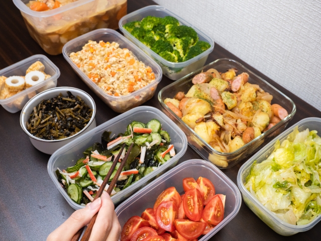 厳しいことを言いますが、作りおき料理が節約になるとは限らない。食費を抑えて、時短・タイパのつもりが逆に損してしまうことがある。①あるだけ食べる食べつくし系②おかわり攻撃でなくなる③食べたい物が気分で変わる④作りおきを作るのがストレス。そんな時でも時短になって節約にもなる方法は