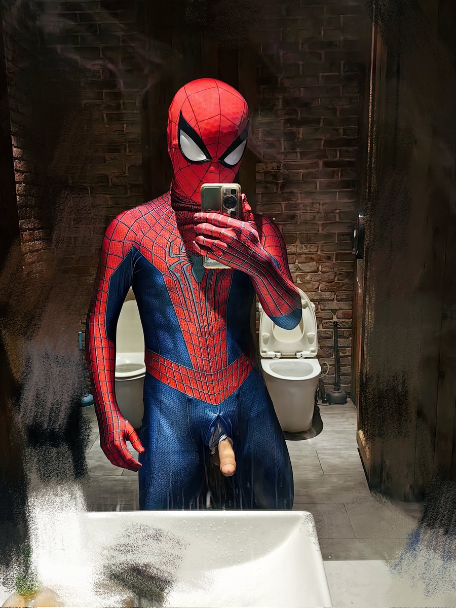 spidey outside😎
小蜘蛛穿出去咯，厕所偷偷暴露

#spidey #spiderman #dick #蜘蛛侠 #男高 #zentai #紧身 #暴露