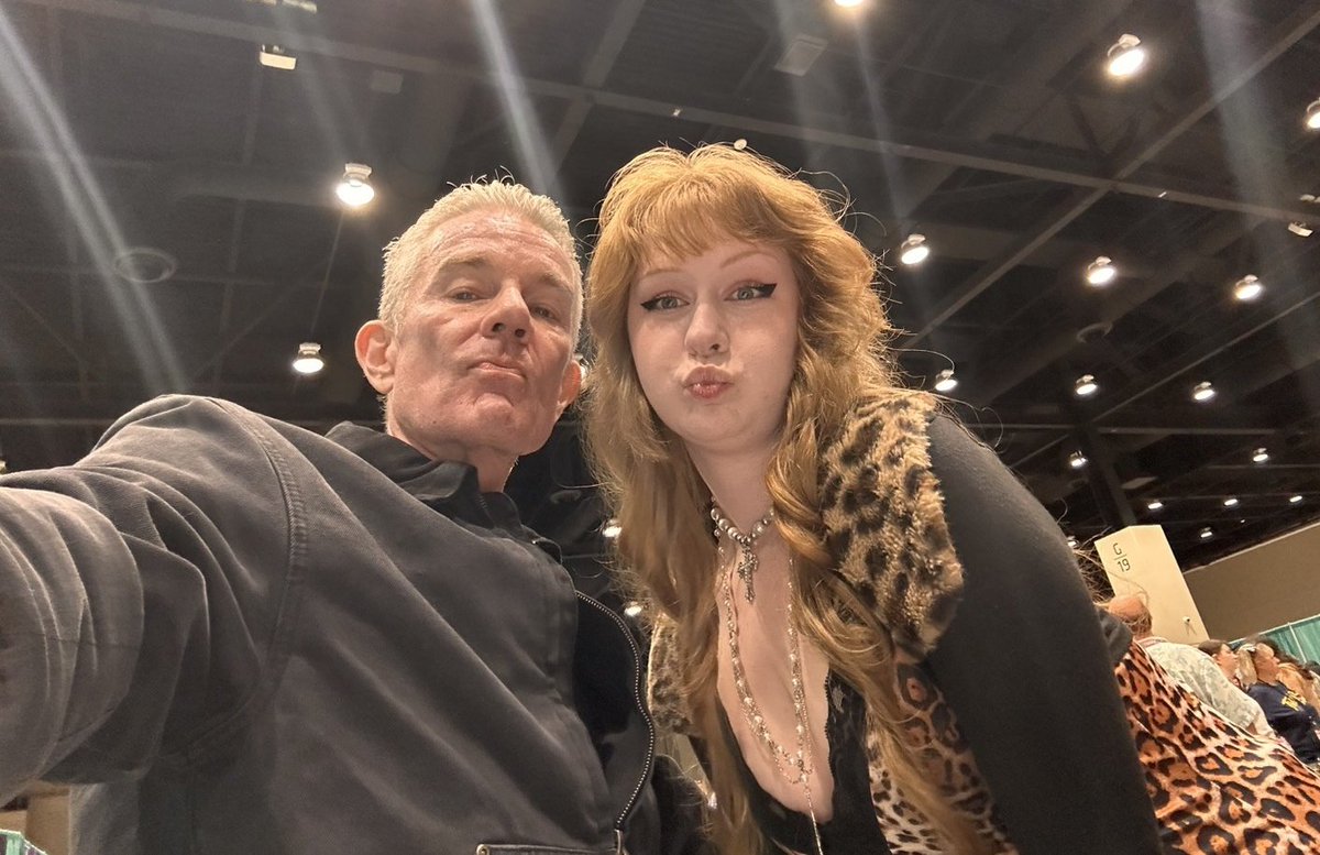 I met James Marsters yesterday I'm still crying 😭