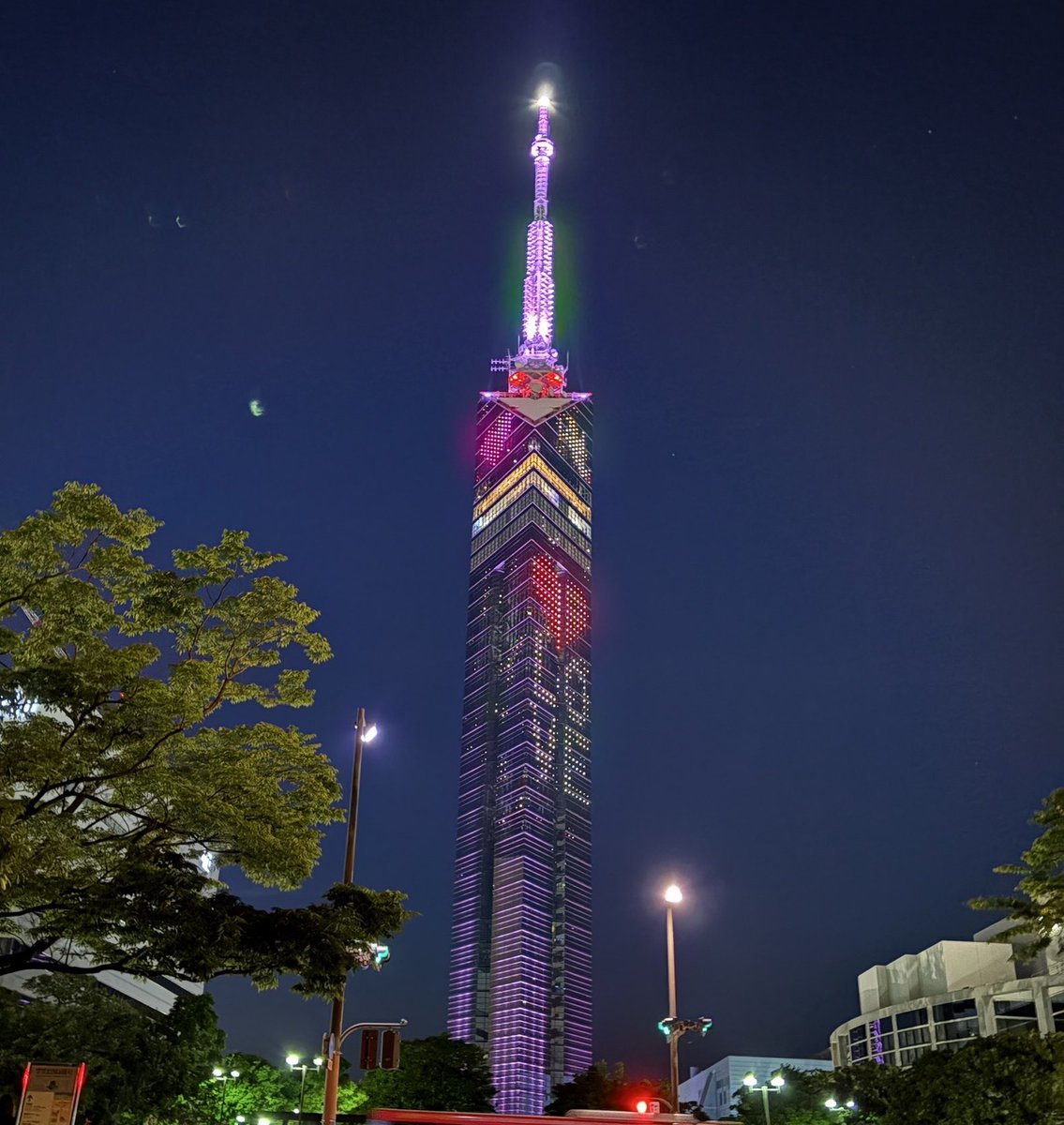 福岡タワーのライトアップ企画終了いたしました。えりぽんのモーニング娘。最後となる福岡公演、最高に盛り上がって愛に包まれた素敵な凱旋公演に少しでも彩りを添えられていたら幸いです。ありがとうございました！えりぽんおか衣梨奈さい！ #えりぽんかわいい #娘magictour25