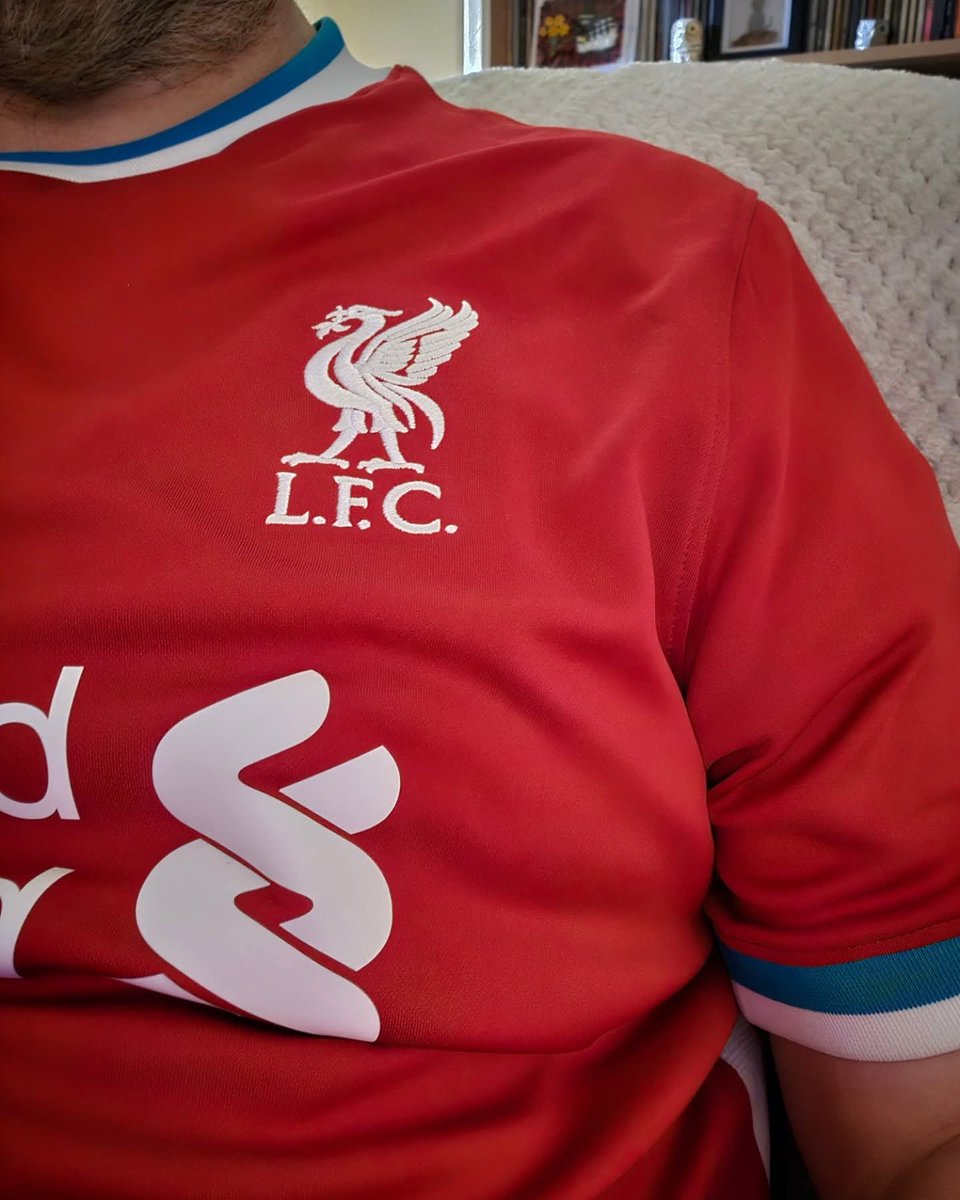 Shirt on, sitting comfortably ready for the trophy lift later #liverpoolfc <a href="/LFC/">Liverpool FC</a>