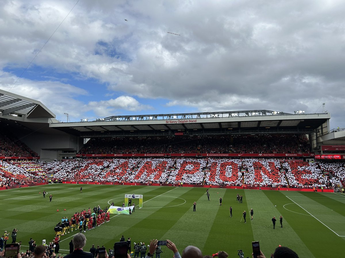 Liverpool give FA Cup winners Crystal Palace a guard of honour