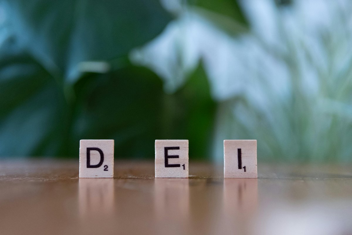 Managing #DEI initiatives has become difficult in the current political and social climate. Researchers are recommending strategies to avoid reputational risks and protect brands. Members, are you receiving News You Can Use? ow.ly/sRii50VXg54 #AdvertisingResearch #Diversity