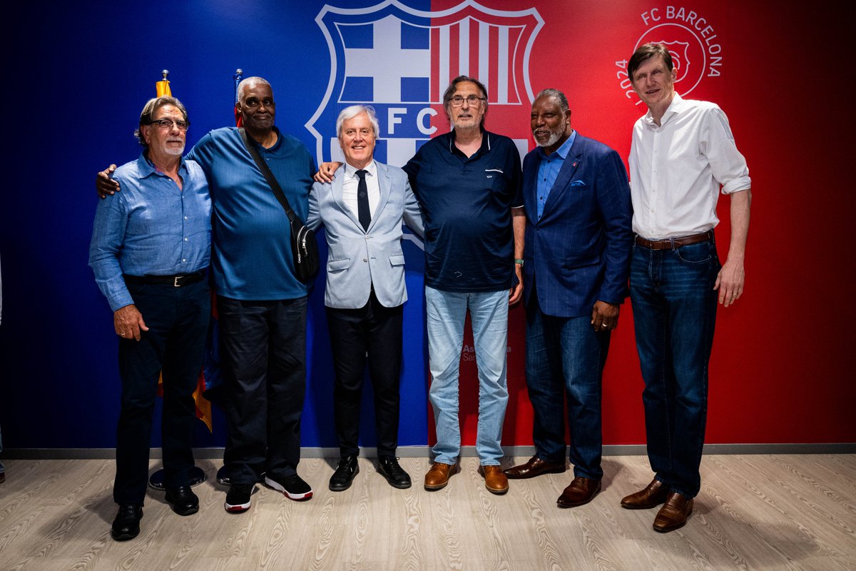 A la Llotja hem rebut els representants d'𝐀𝐂𝐂𝐔 𝐄𝐬𝐩𝐚𝐧𝐲𝐚, 𝐀𝐂𝐂𝐔 𝐂𝐚𝐭𝐚𝐥𝐮𝐧𝐲𝐚 𝐢 𝐆𝐄𝐓𝐄𝐂𝐂𝐔, amb motiu del Dia Internacional de les malalties inflamatories intestinals. 

El directiu responsable del bàsquet, Josep Cubells, també s'ha fotografiat amb els socis