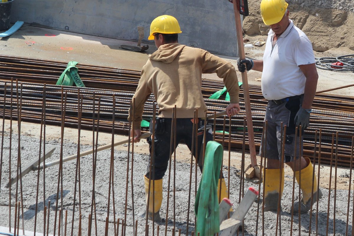 Klimafreundliches Bauen mit Beton ist längst machbar. Neue Technologien und nachhaltige Rezepturen ermöglichen es, CO2-Emissionen deutlich zu senken - ohne auf Stabilität und Langlebigkeit zu verzichten. #Nachhaltigkeit #Beton #Klimaschutz meistertipp.de/aktuelles/news…