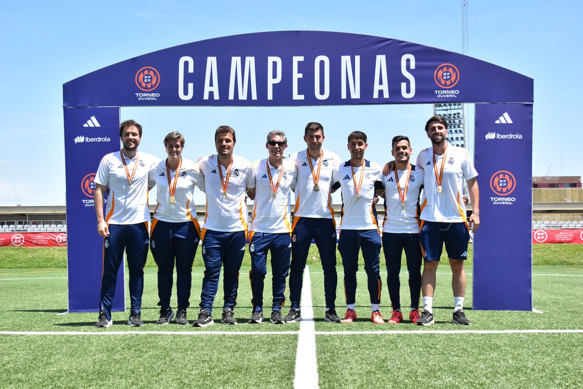 Misa_CF's tweet photo. En el día de hoy, @fermaillo ha hecho historia al convertirse en el primer entrenador de #LaFabricaFemenina en alcanzar los 4 títulos oficiales. 

🏆🏆 Preferente Juvenil 2022/23; 2023/24. 
🏆🏆 Copa de la Reina 2023/24; 2024/25. 

Ademas, hoy ha conseguido su victoria n°130. https://t.co/u9pvrXLnkR