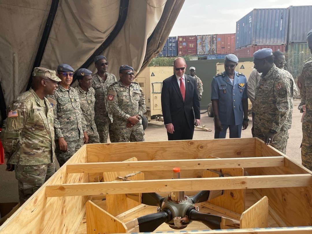 USAfricaCommand's tweet image. 🇺🇸🤝🇹🇩 U.S. Africa Command provided specialized equipment to the Chadian Air Force to boost aircraft maintenance and mission readiness—reinforcing our commitment to regional stability and strong partnerships. 
 #Chad #SecurityCooperation #PartnershipInAction