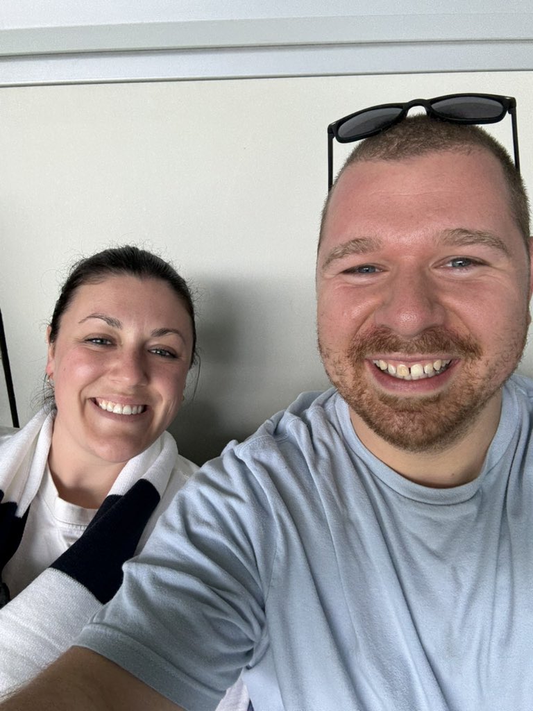 C’était dans les choses que je rêvais de vivre : assister à un match de foot en Angleterre !🥹Tottenham vs Brighton⚽️

En passant, si vous avez un message pour Dieu, juste à nous faire signe, on va pouvoir lui partager vu qu’on est assis en haut à côté de lui!😂🙏