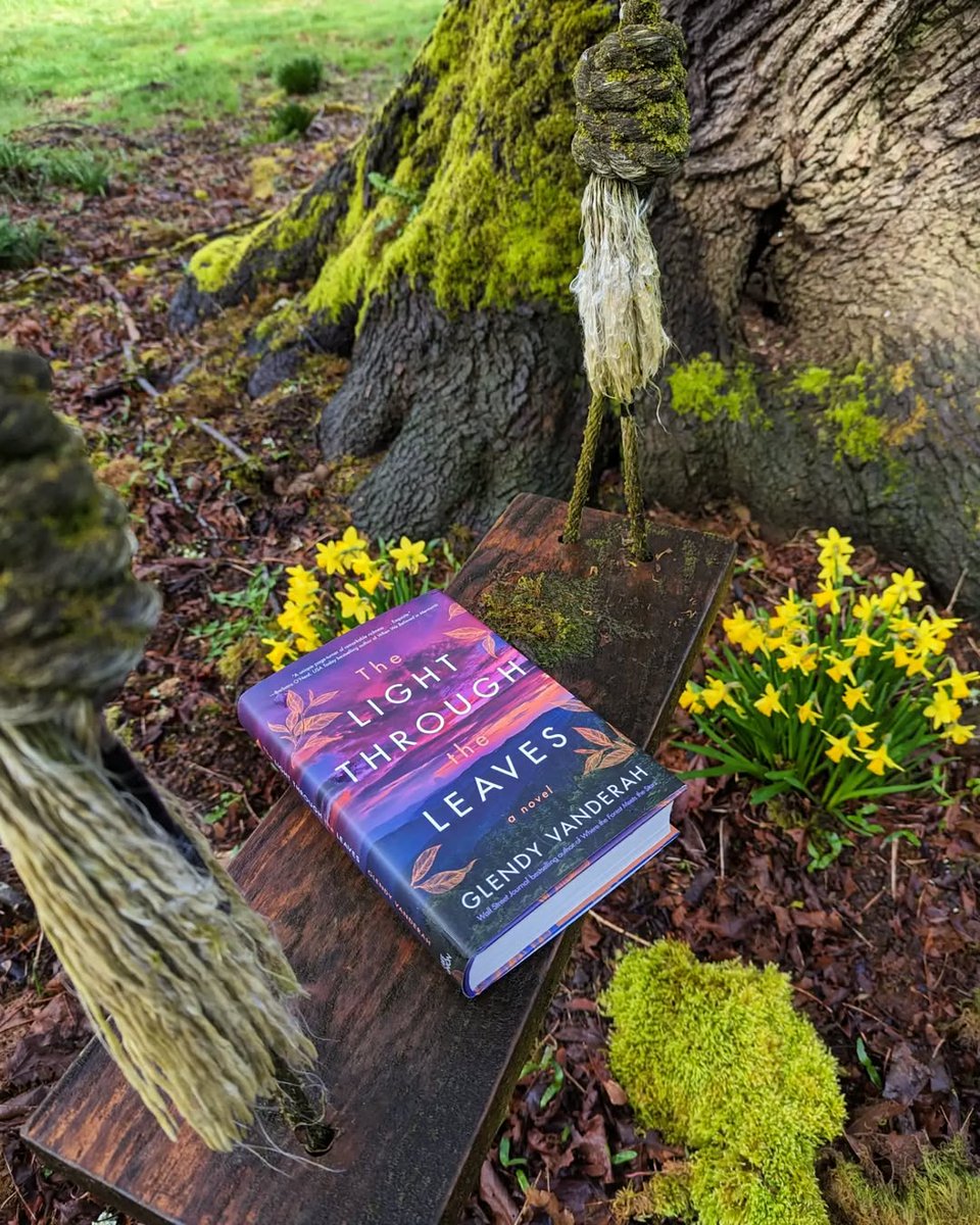 Bookspecial01's tweet photo. Today, on the second birthday of my second book, I'm living at its birthplace🌲The idea for 𝐓𝐡𝐞 𝐋𝐢𝐠𝐡𝐭 𝐓𝐡𝐫𝐨𝐮𝐠𝐡 𝐭𝐡𝐞 𝐋𝐞𝐚𝐯𝐞𝐬 was born here in central Washington on this rural property while I was visiting family. #lifestyle #authors https://t.co/c3HWcFjL1n
