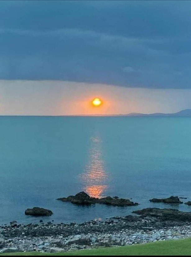 Cuando más la #Patria está en peligro, más la amamos para defenderla. #25DeMayo