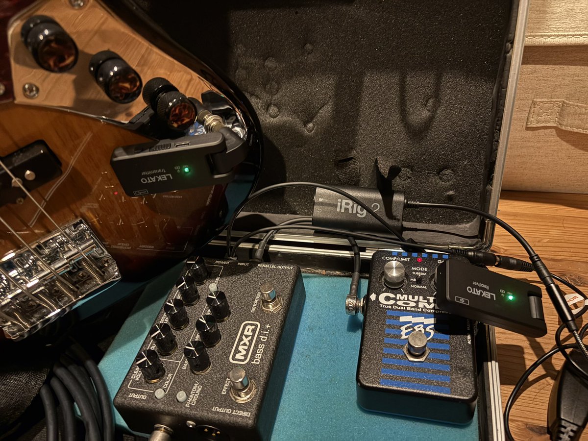 tyomobass's tweet photo. #mynewgear
#LEKATO の
ワイヤレスシステムを初導入!
何の違和感もない!
元々安いシールド使ってたから
音痩せとかそういうのも感じない!
これは・・・これはいいぞ🎶
次はスタジオで音飛びとかしないか
試してやろうじゃないか!
#irigpro i/oはまだ使えてないので
引き続き
#irig2 で録音中 https://t.co/pD3Hw6J24G
