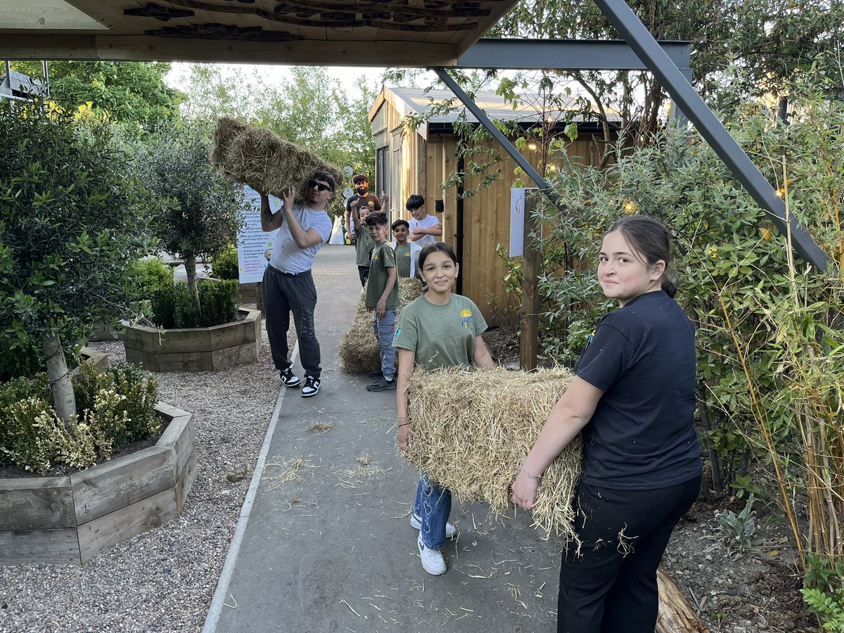 Another big delivery of hay bales arrived at the farm — and like clockwork, our incredible young volunteers were right there, rolling up their sleeves (and occasionally racing wheelbarrows!) to load every bale into the barn.

It might look like just moving hay, but it’s so much