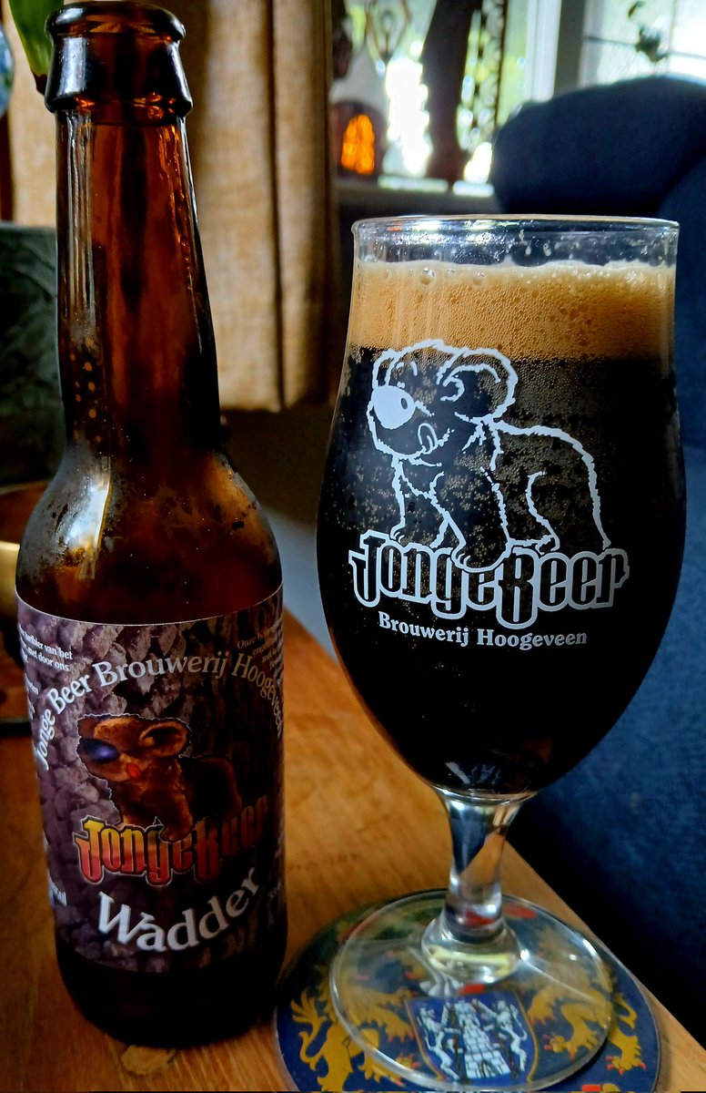 Wadder,  onze Hoogeveensche Turfporter bestaat net als onze brouwerij 10 jaar.  En nog steeds roken we zelf de mout hiervoor op turf.  #Hoogeveen #bier