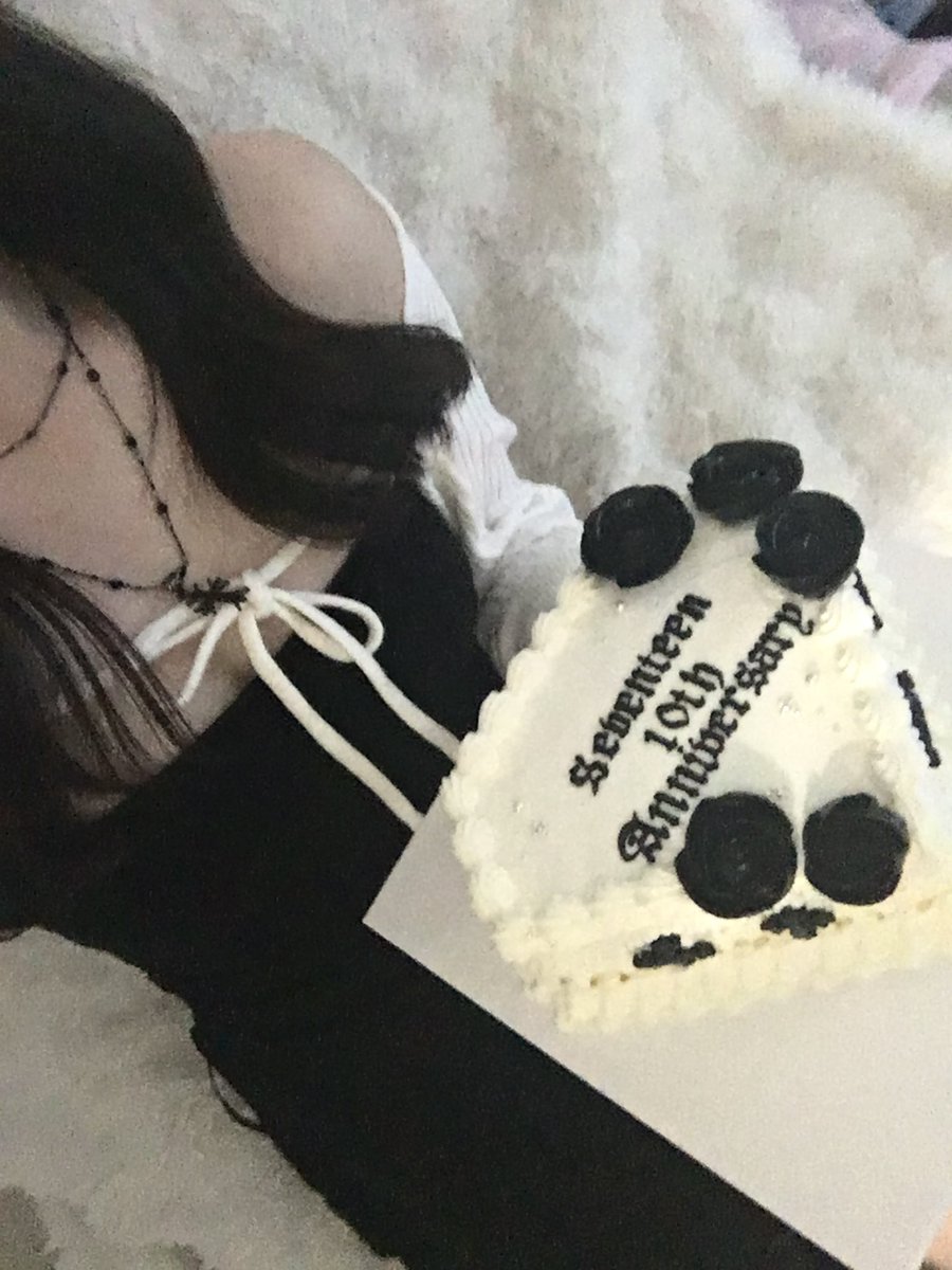 𝑯𝒂𝒑𝒑𝒚 𝟏𝟎𝒕𝒉 𝑨𝒏𝒏𝒊𝒗𝒆𝒓𝒔𝒂𝒓𝒚 ✦︎✧︎

#세븐틴에게_개럿의_사랑을_건네는_이밤
#10YearsToForeverSVT