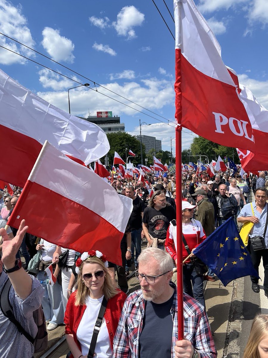 p_dz's tweet photo. #WielkiMarszPatriotów #Trzaskowski2025 https://t.co/fa3z19KRDf