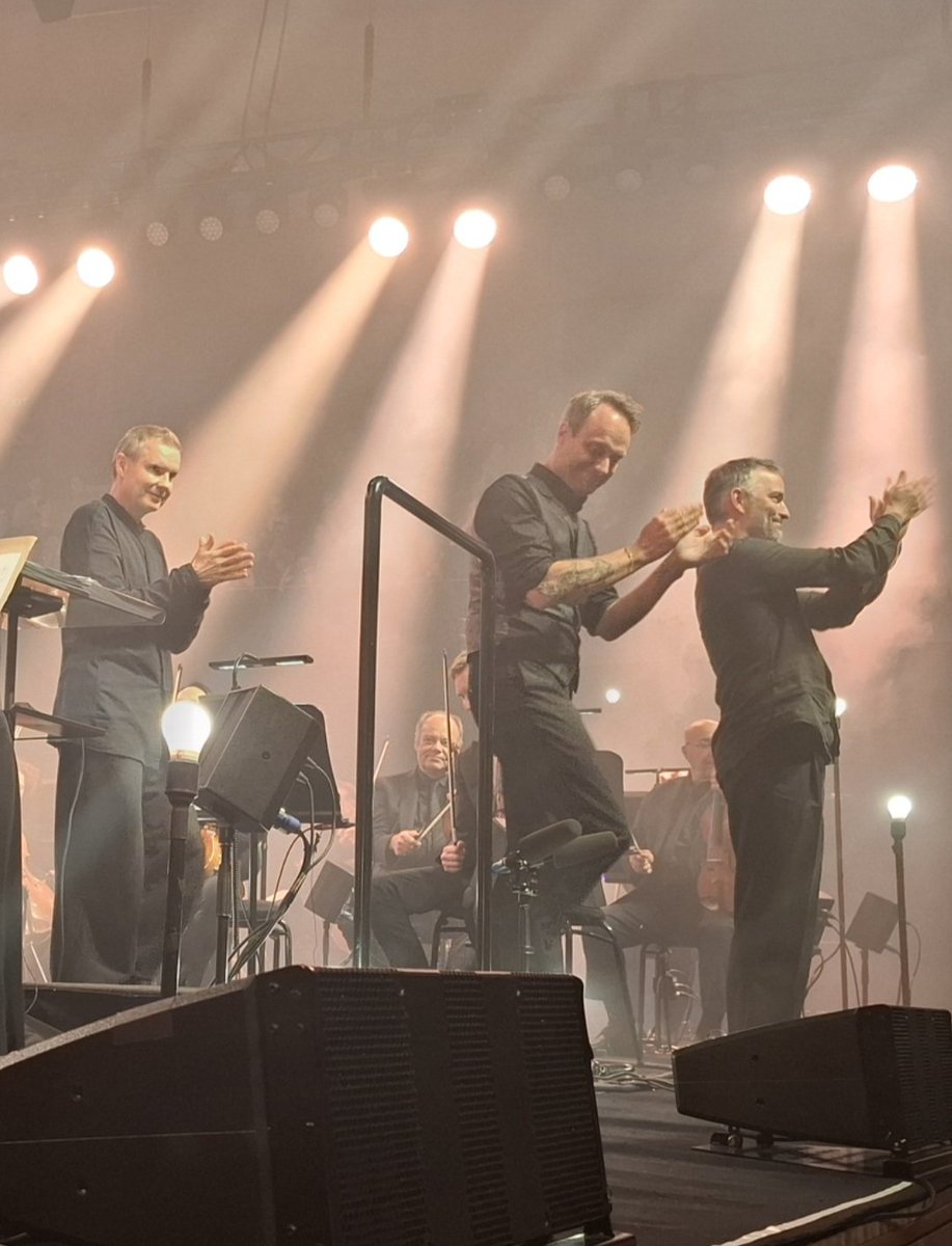 KateL5678's tweet photo. Sigur Rós at the Opera House tonight with the Sydney Symphony Orchestra - absolute perfection ❤️ https://t.co/kFdyc1Y8B9
