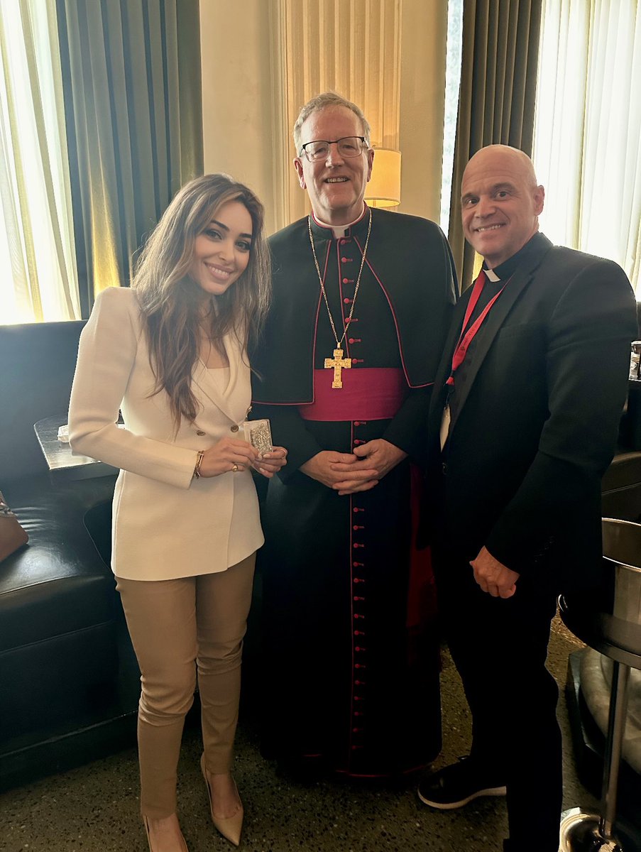 BAMBeautyBar's tweet photo. @HermesRosh @KariLake @BishopBarron @WordOnFire False. She’s clearly wearing pants as shown in another photo below. https://t.co/NW8szbPlpP