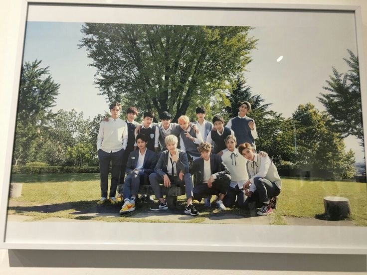 the best accident that ever happened to me was knowing and stanning these amazing people. happy 10th anniversary, my seventeen ! i love you always 🤍