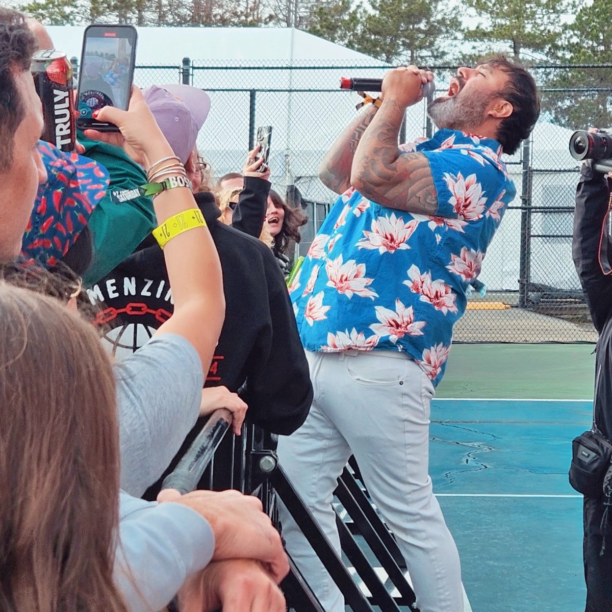 If It's Too Loud (@ifitstooloudblg) on Twitter photo Highlights of day 2 of <a href="/bostoncalling/">Boston Calling</a> included <a href="/theblackcrowes/">The Black Crowes</a>, <a href="/ilovelucius/">Lucius</a>, Mon Rovia, Sofia Isella, <a href="/RebuilderBoston/">Rebuilder</a>, <a href="/sidebody_/">sidebody</a>, and <a href="/pinklids/">PINKLIDS</a>!
ifitstooloud.com/2025/05/live-s… Highlights of day 2 of <a href="/bostoncalling/">Boston Calling</a> included <a href="/theblackcrowes/">The Black Crowes</a>, <a href="/ilovelucius/">Lucius</a>, Mon Rovia, Sofia Isella, <a href="/RebuilderBoston/">Rebuilder</a>, <a href="/sidebody_/">sidebody</a>, and <a href="/pinklids/">PINKLIDS</a>!
ifitstooloud.com/2025/05/live-s…