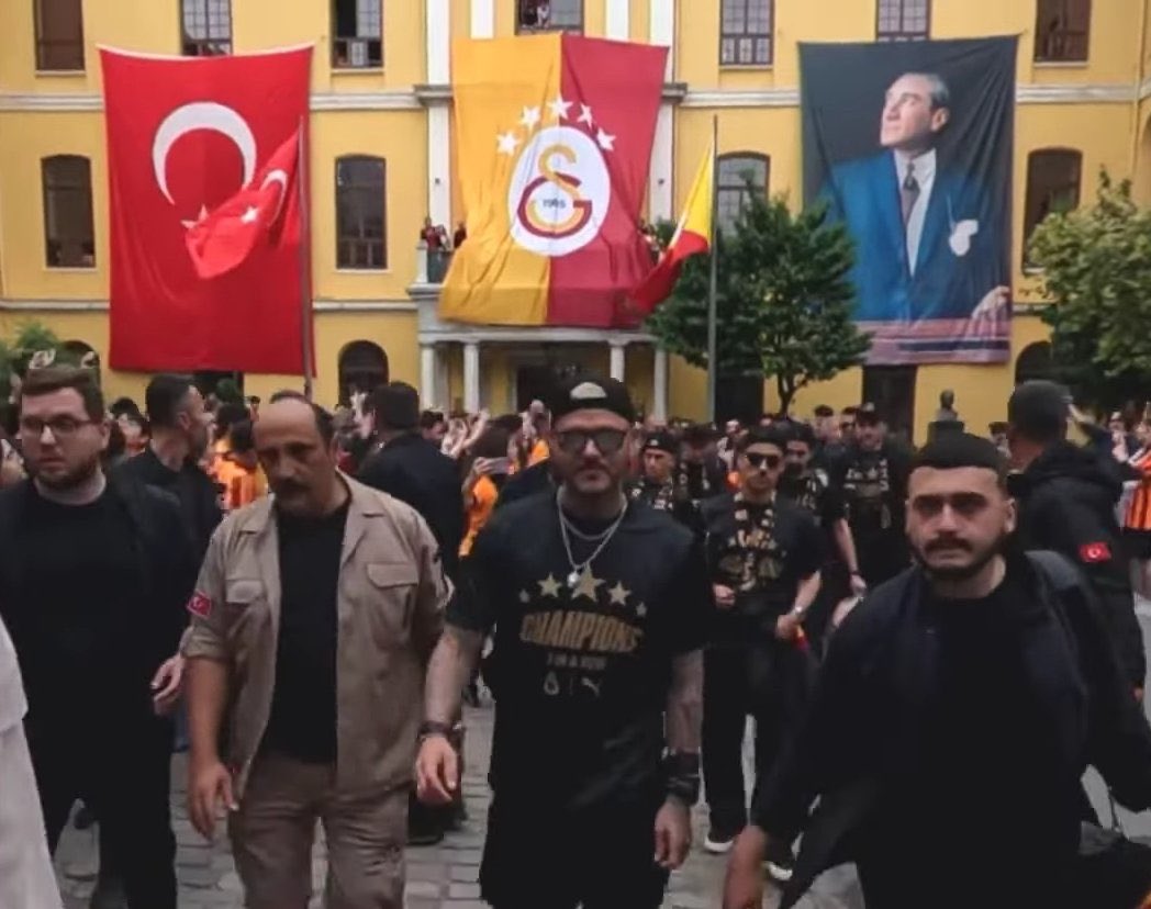 Ezel kumarhane giriş sahnesi.