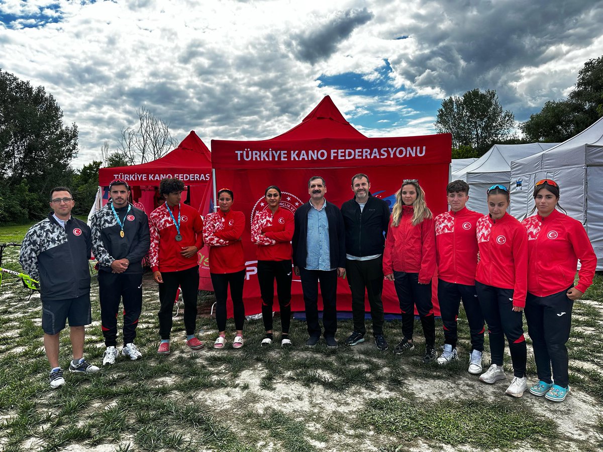 Slovakya’da düzenlenen Uluslararası Bratislava Yarışları’nda 4 altın, 9 gümüş ve 7 bronz olmak üzere toplam 20 madalya kazanarak ülkemizi başarıyla temsil eden Durgunsu Kano milli sporcularımızı ve onları yetiştiren antrenörlerimizi tebrik ediyoruz. 

Ayrıca yarışlar süresince