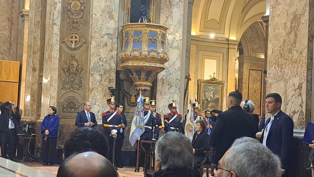 Hoy conmemoramos el 215° aniversario de la Revolución de Mayo, que marcó la historia y la identidad del pueblo argentino.

Saludamos al país hermano con admiración, respeto y un profundo compromiso de integración entre nuestras naciones.

¡Feliz Día de la Patria, Argentina!