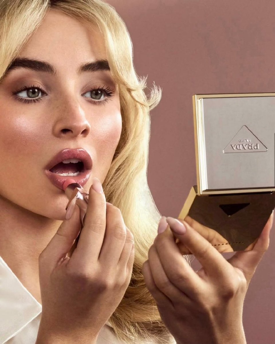 SCANews_'s tweet photo. 📸| @SabrinaAnnLynn for Prada Beauty. https://t.co/YnYh7T2tCg
