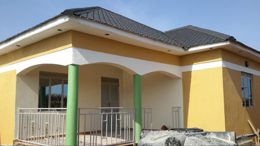 Tuombuk's tweet photo. House for rent. 
2 spacious bedrooms + living room + veranda + JEDCO power. 
Gudele 1 Block 6 near Upper Nile University. 
DM for more info.
#SouthSudan #SSOX #SSOT https://t.co/eeJoZYluip