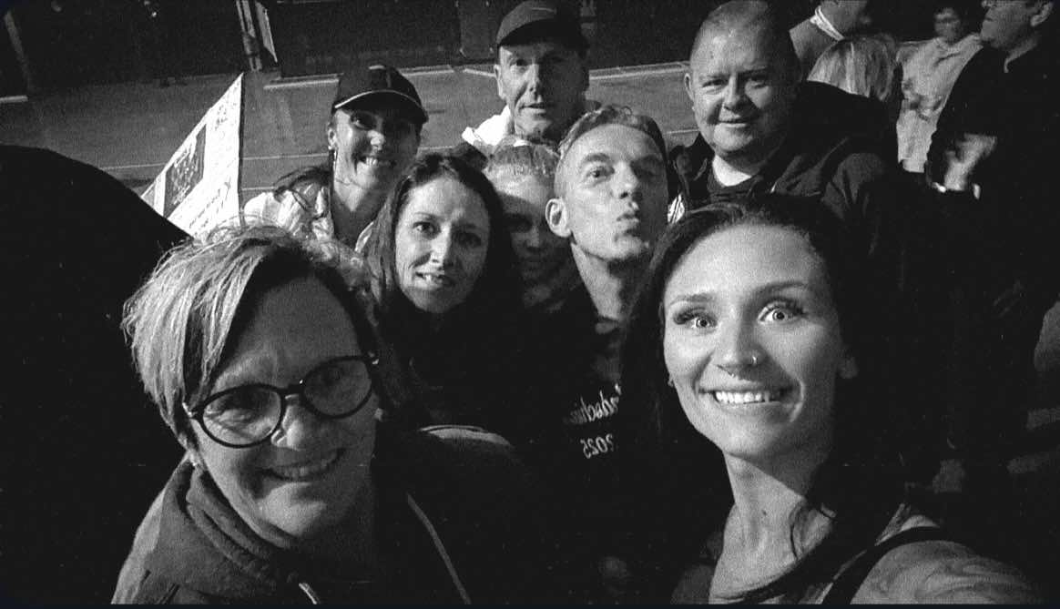__jessica21__'s tweet photo. Une chose est sûre, les larmes me sont montées dès les 1eres notes de ShowTime, tt est remonté et l'émotion de les retrouver enfin après 7 ans, ce que j'ai ressenti est inexplicable. Un putain de grand merci @indochinetwitt @nicolasirkis pour ce bonheur. Rdv à Dijon ♥️ https://t.co/TpN4UNSDbi