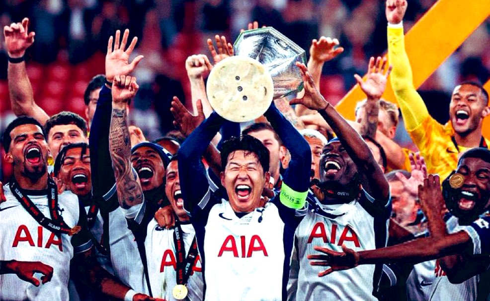 LastWordOnSpurs's tweet photo. 😅Southampton fans singing “Tottenham Hotspur, they've won more than you” to Arsenal supporters.

👨🏻‍💻[@AlfieHouseEcho]

#THFC | #COYS | #TOTTENHAM | #SPURS https://t.co/vmZqWscX0m