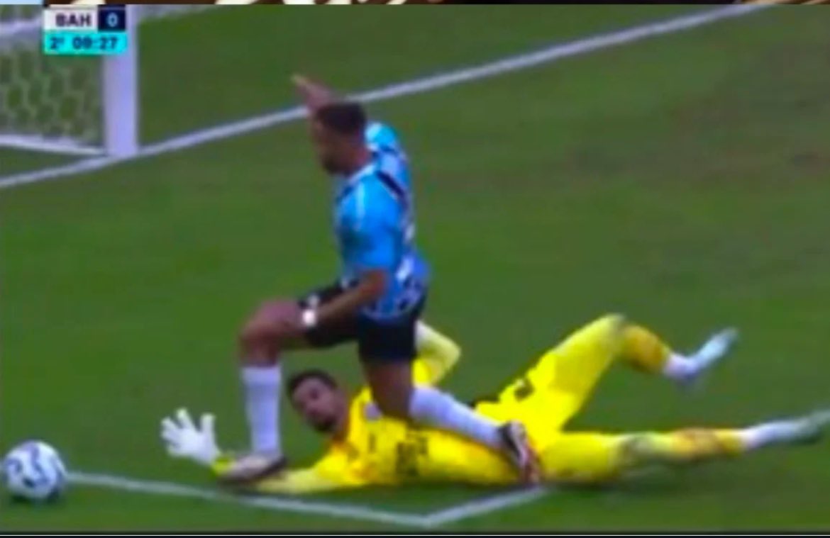 gauto81's tweet image. Segundo vitória na Arena, segundo roubo claro

Mas eles me juravam que não aguentavam mais ser roubados.

O discurso estará pronto: “agora a banca paga e recebe” 

Nunca é pelo justo, só querem manter o benefício de sempre