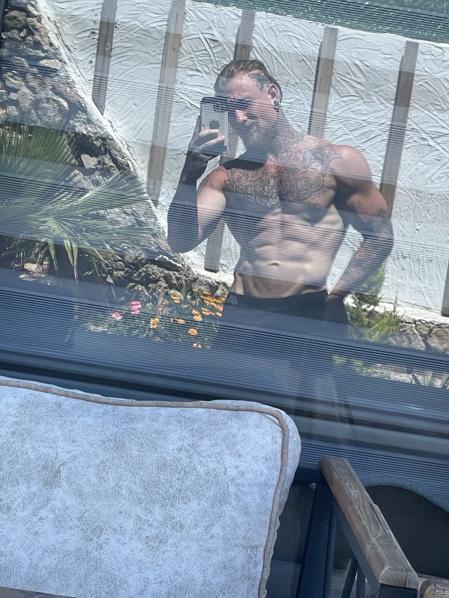 Would you join me in the pool? 👀