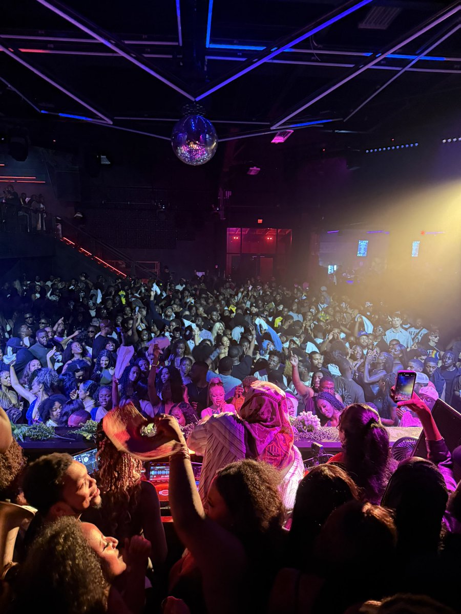 Crazy ! <a href="/SPINALL/">OLÚ</a> SOLD Out AI WareHouse In Washington DC ❤️